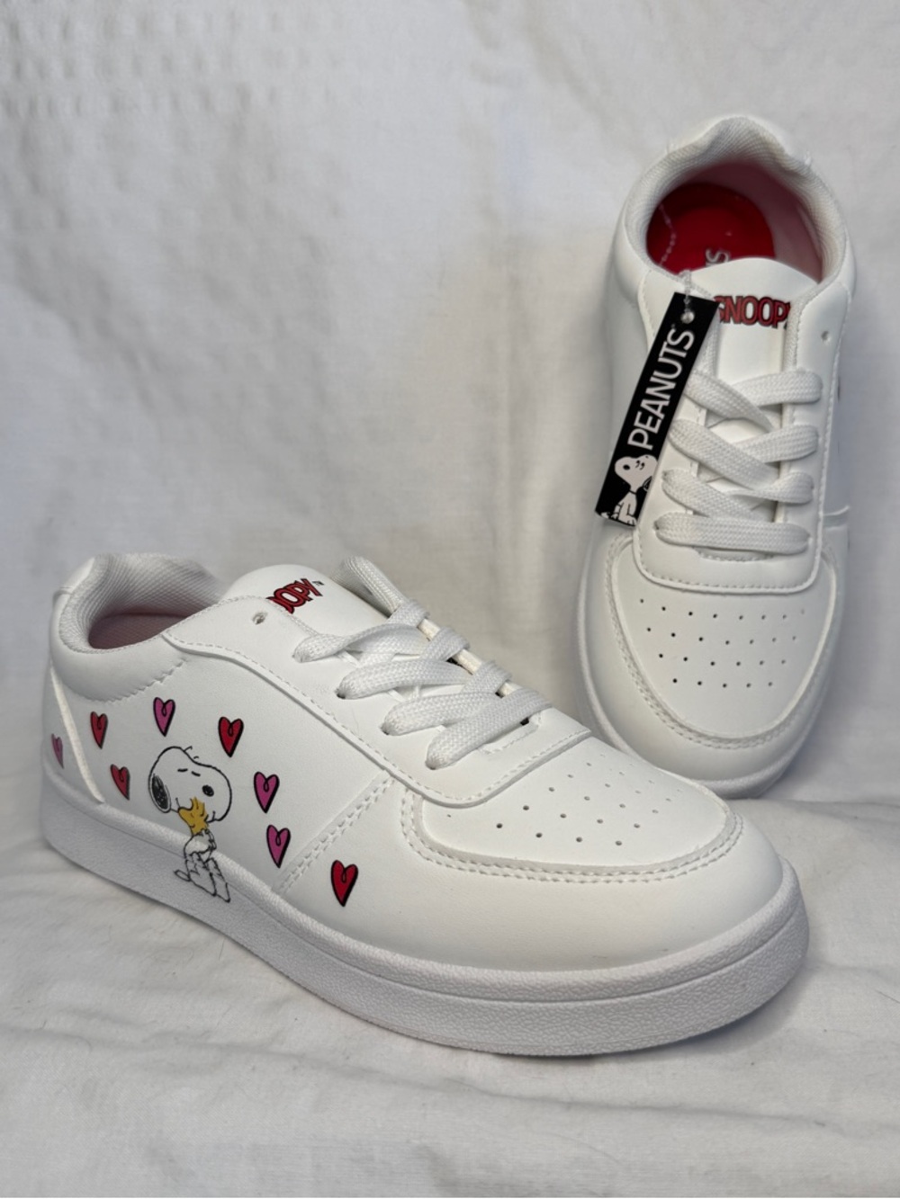 Peanuts White Kids Sneakers with Snoopy Red Hearts Size 2 Girls athletic shoes